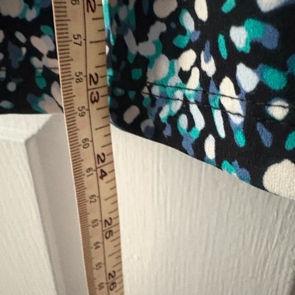 Elle Teal and Black Floral V-Neck Blouse - Picture 6 of 7